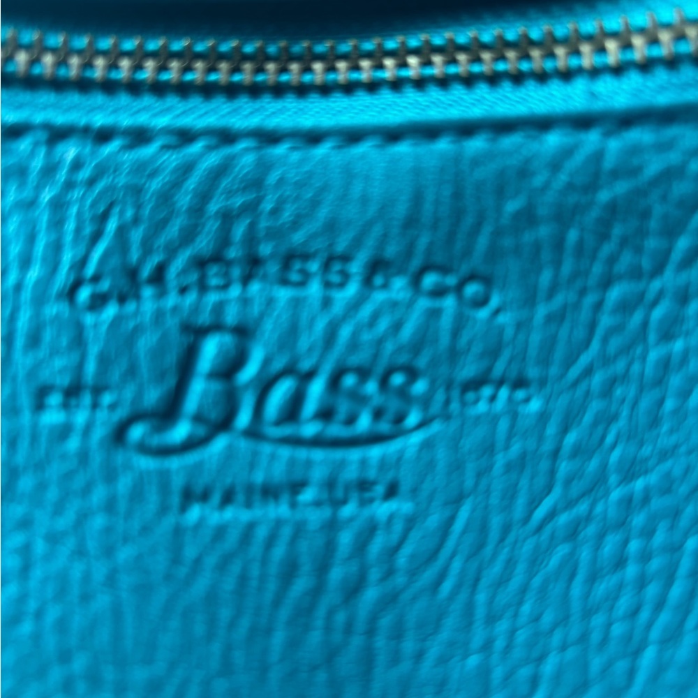 BassTeal Leather Zip Wallet